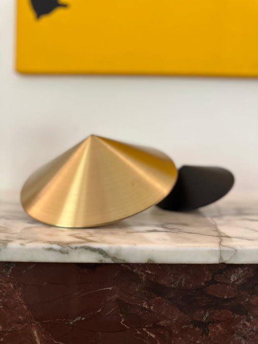 Objetos Decorativos Paperweights Dourado e Preto