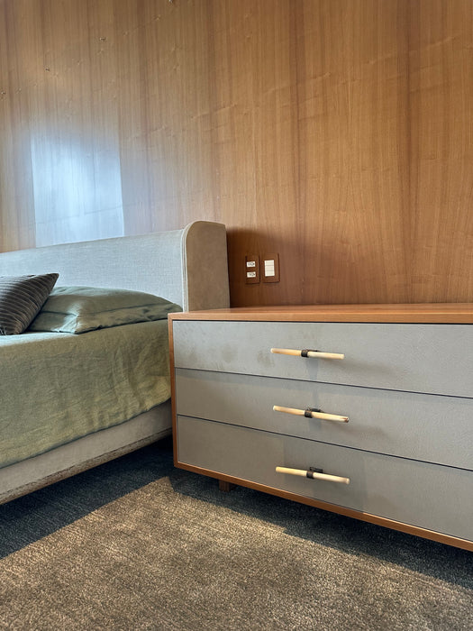 Par de Mesas de Cabeceira