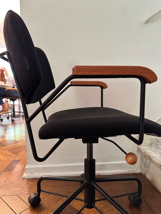 Conjunto com 4 Cadeiras "Serafina" – Fernando Jaeger