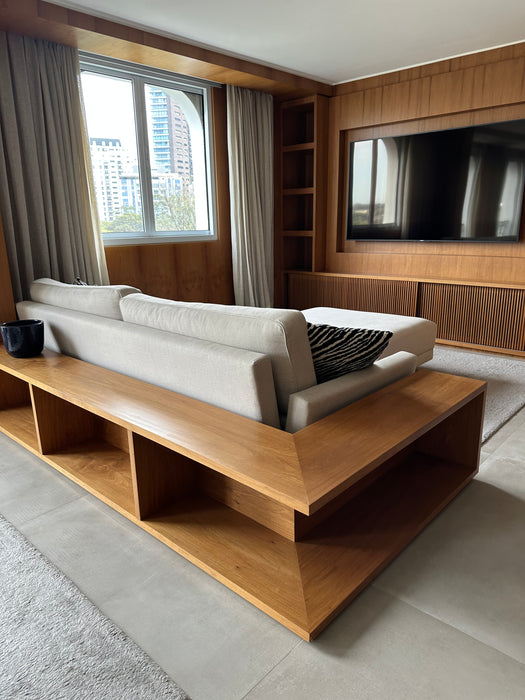 Sofá com Pufe e Aparador – Micasa / Marcenaria (aparador)