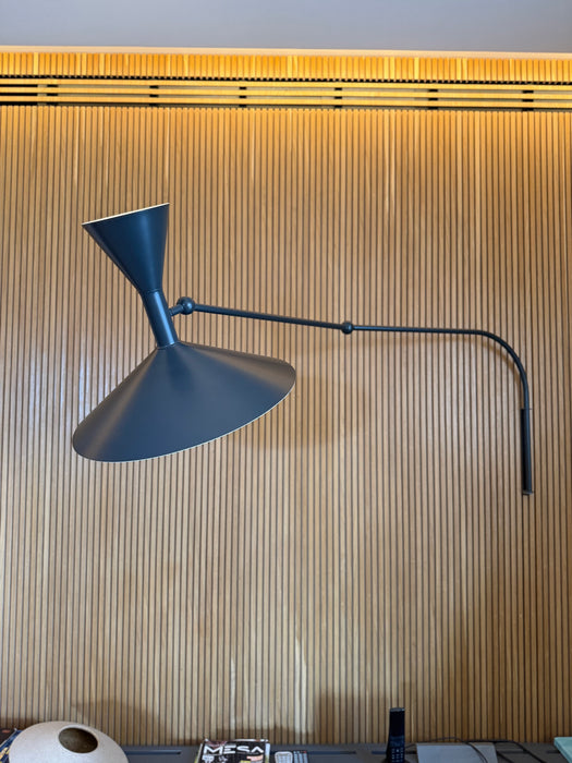 Luminária de Parede Articulada "Lampe de Marseille" - Le Courbusier Para Nemo