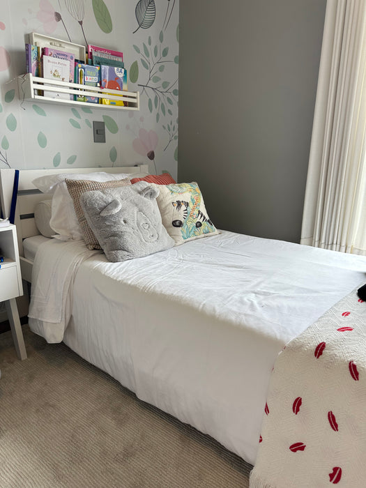 Quarto Infantil para 2 pessoas ( Inclui: 2 Camas Infantil (colchão Incluso) + Par de Mesas laterais + Par de Estantes + Par de Escrivaninhas)