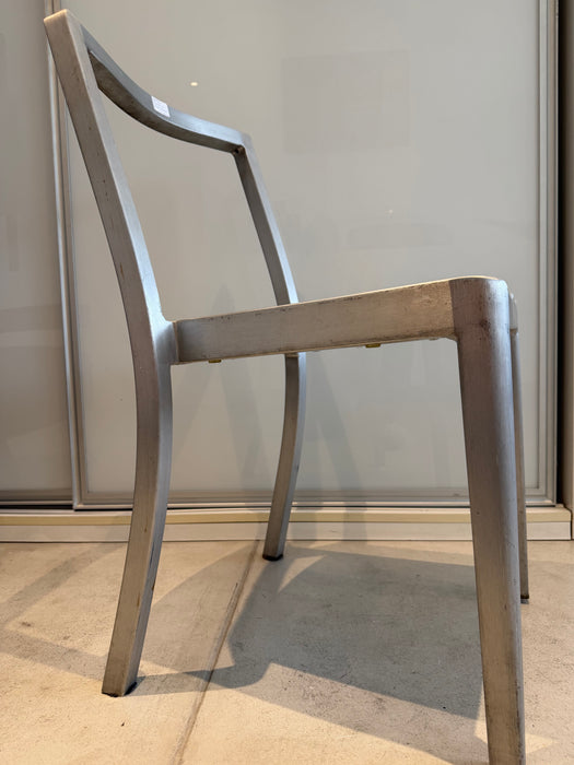 Conjunto com 8 Cadeiras “HUD” (2 Foscas e 6 Brilhantes) – Philippe Starck para Emeco