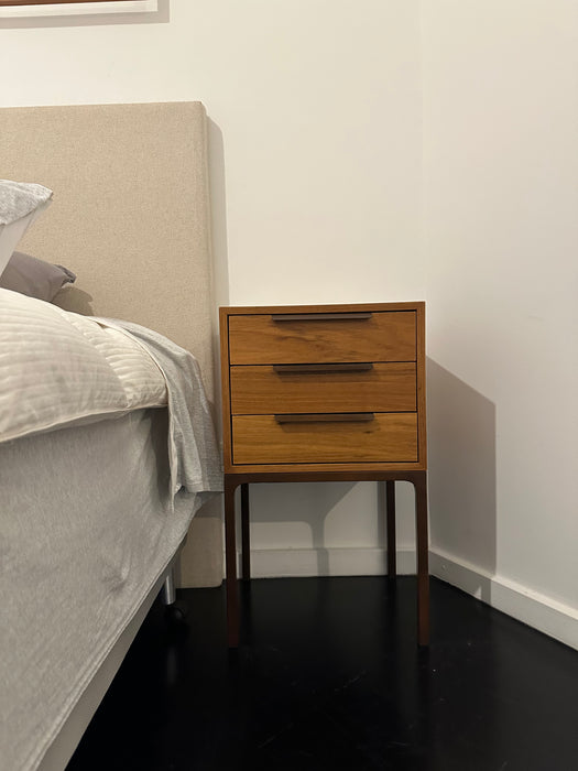 Par de Mesas de Cabeceira "Loft 40" com 3 Gavetas – Fernando Jaeger