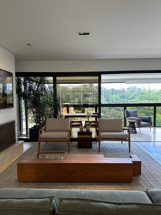 Mesa de Centro "Plana" – Juliana Llussá e Marcus Ferreira para Decameron