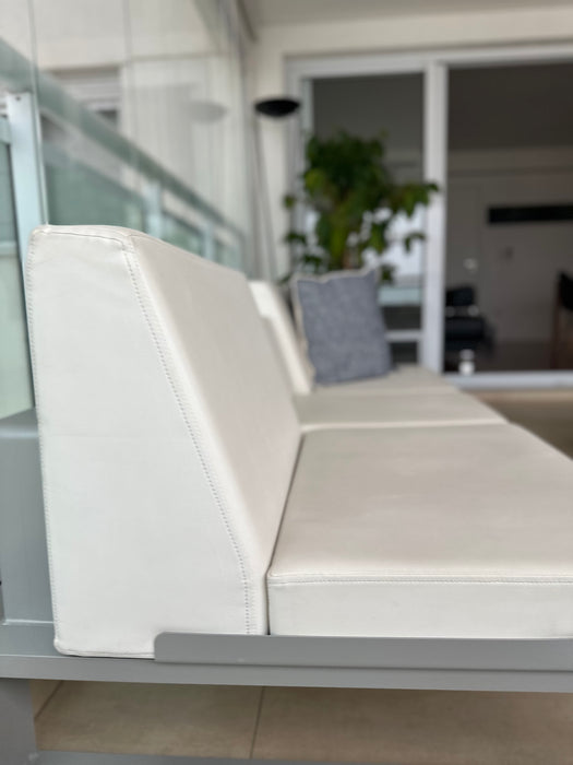 Conjunto para Área Externa com 2 Sofás/ Chaises e Mesa de Centro