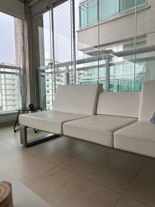 Conjunto para Área Externa com 2 Sofás/ Chaises e Mesa de Centro