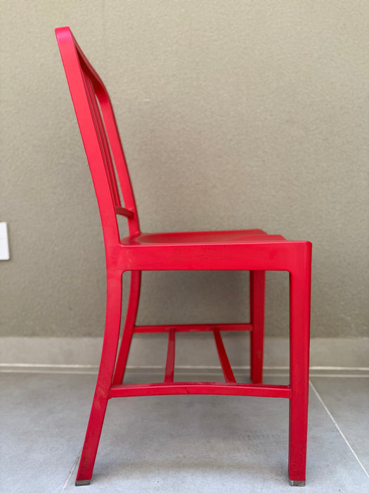 Par de Cadeiras “111 Navy” Vermelhas – Emeco