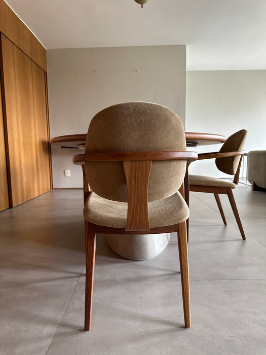 Cadeira "Omar" em Couro Courvim - Rejane Carvalho Leite