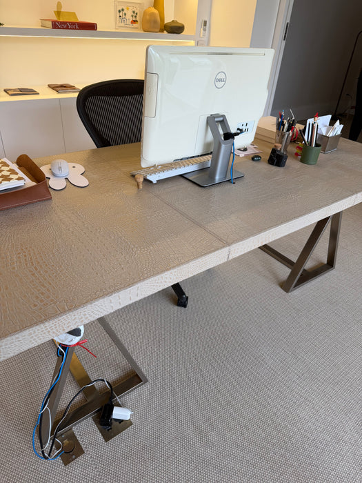 Mesa de Escritório Cavalete em Couro