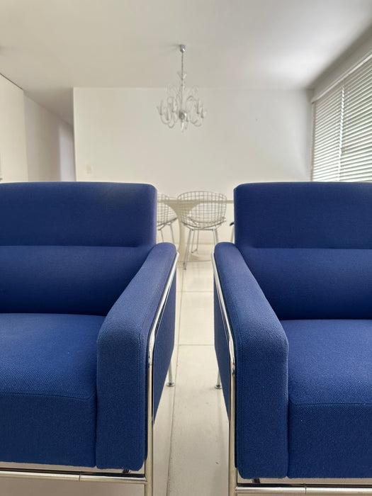 Par de Poltronas "Series 3300" - Arne Jacobsen para Fritz Hansen