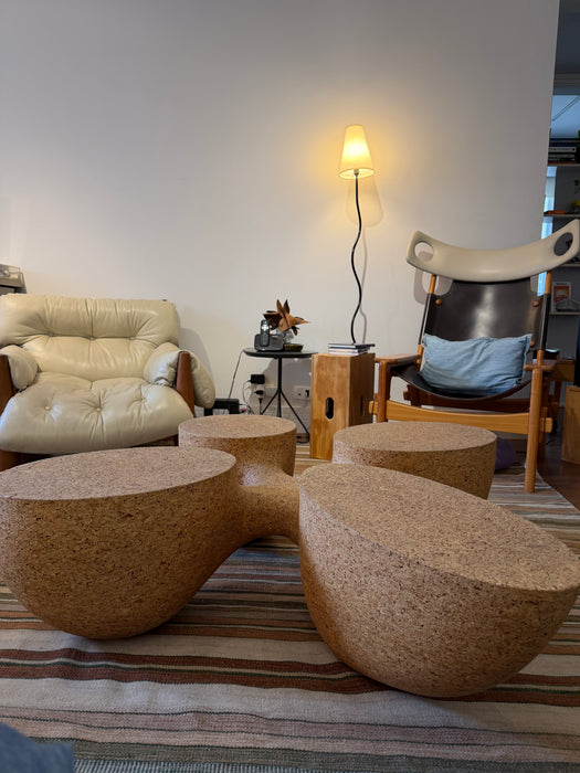 Mesa de Centro “Root” em Cortiça – Jader Almeida