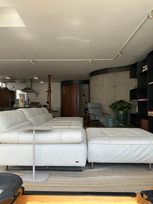 Sofá em Couro Reclinável com Pufe - Natuzzi