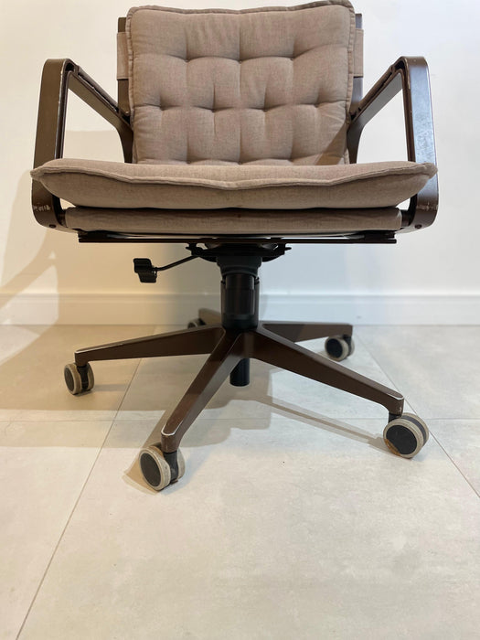 Cadeira Giratória "Yoná" - Estúdio Bola