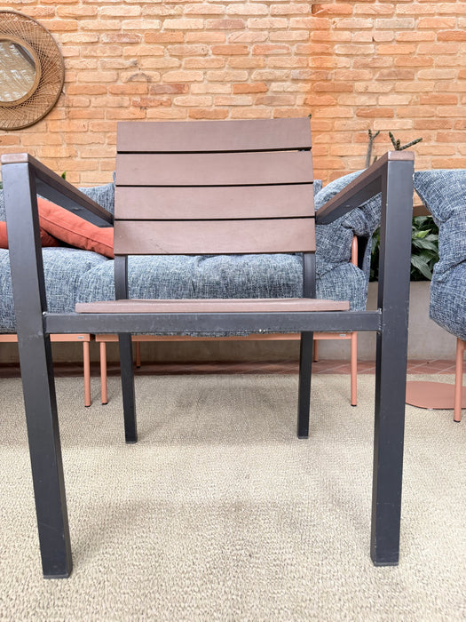 Conjunto "Outdoor"  Mesa com 4 Cadeiras e Banco