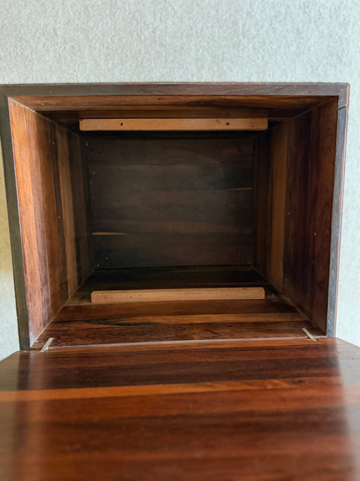 Mesa Lateral Cubo / Baú