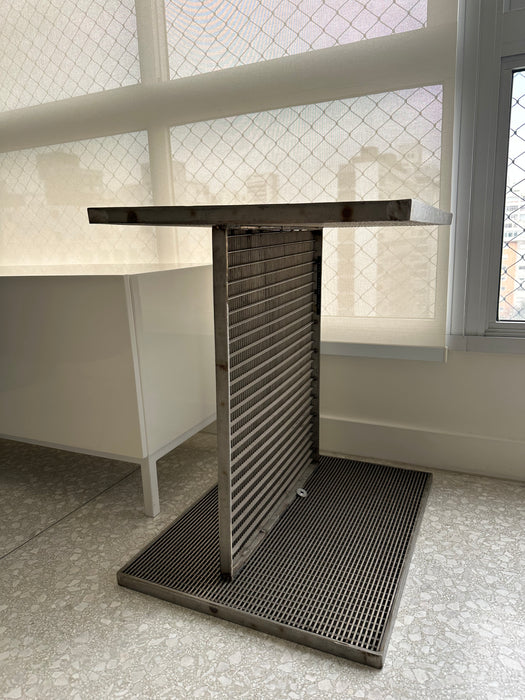 Mesa de Apoio Estilo Industrial em Ferro - Micasa