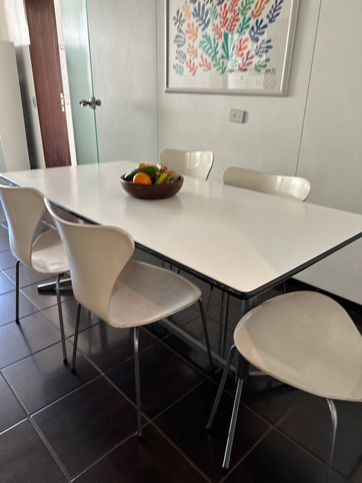 Mesa de Jantar Eames Segmentada em Fórmica –  Eames para Forma