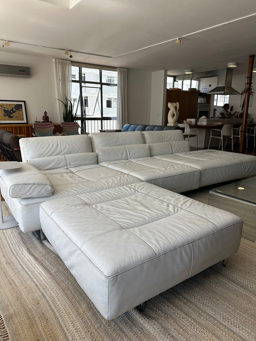 Sofá em Couro Reclinável com Pufe - Natuzzi