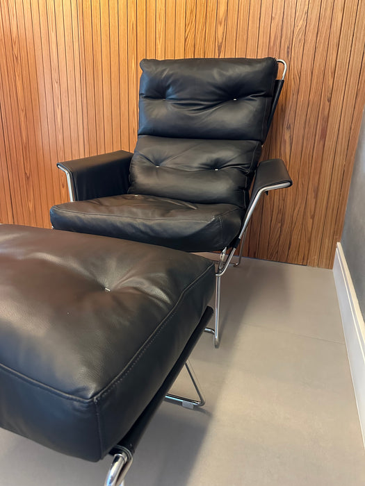 Poltrona "Vira Vira" em Couro – Pedro Useche