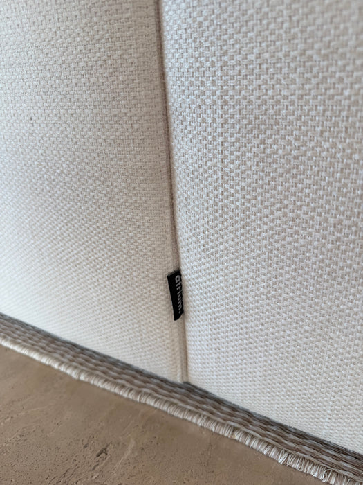 Sofá em L “Santorini” – Minotti para Atrium