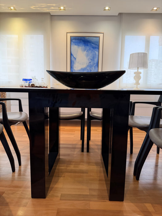 Mesa de Jantar com Pés em Laca e Tampo de Vidro