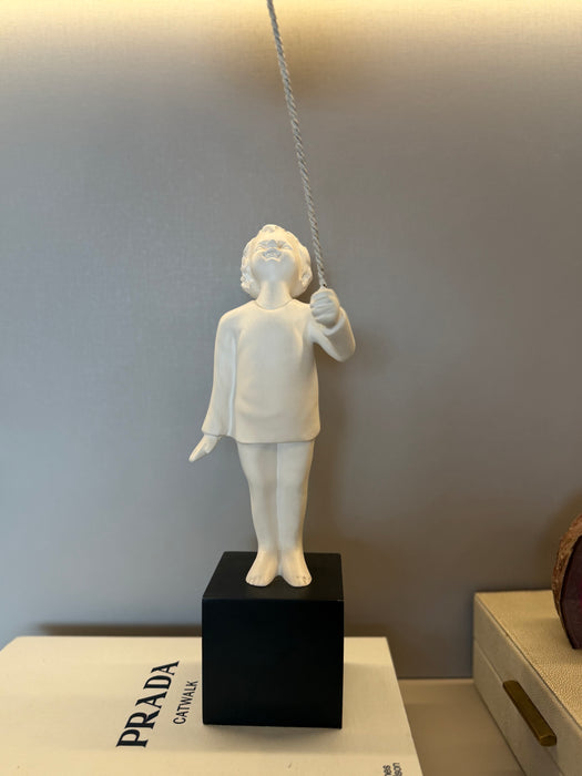 Escultura de Mesa Menino e Balão