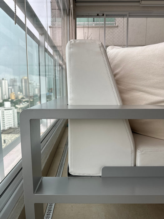 Conjunto para Área Externa com 2 Sofás/ Chaises e Mesa de Centro