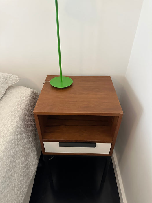 Par de Mesas de Cabeceira "Loft 40" com 1 Gaveta – Fernando Jaeger