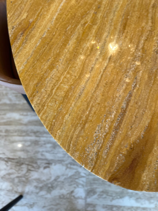 Mesa de Jantar Saarinen com Tampo em Mármore Travertino Amarelo