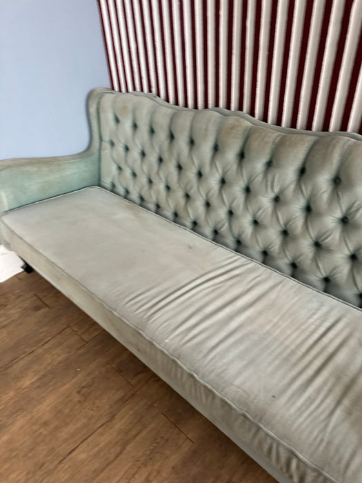 Sofá Capitonê