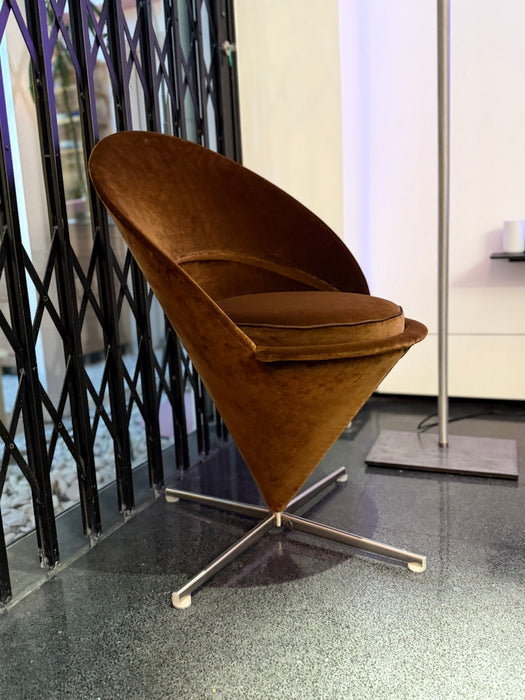 Poltrona "Cone Chair" Ocre - Verner Panton para Vitra