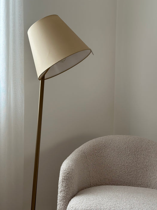 Luminária de Piso "Melampo Floor - Bronze Ecru" - Adrien Gardère para Artemide