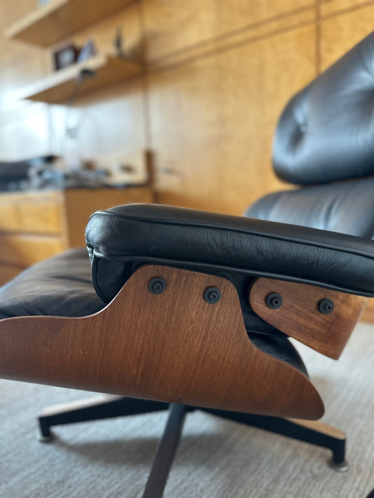 Poltrona “Eames Lounge” com Banqueta – Charles & Ray Eames / Herman Miller para Móveis Tepperman