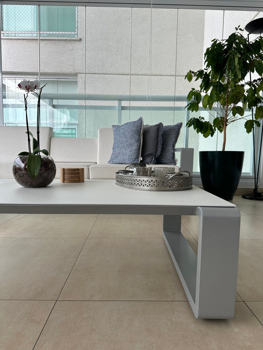 Conjunto para Área Externa com 2 Sofás/ Chaises e Mesa de Centro