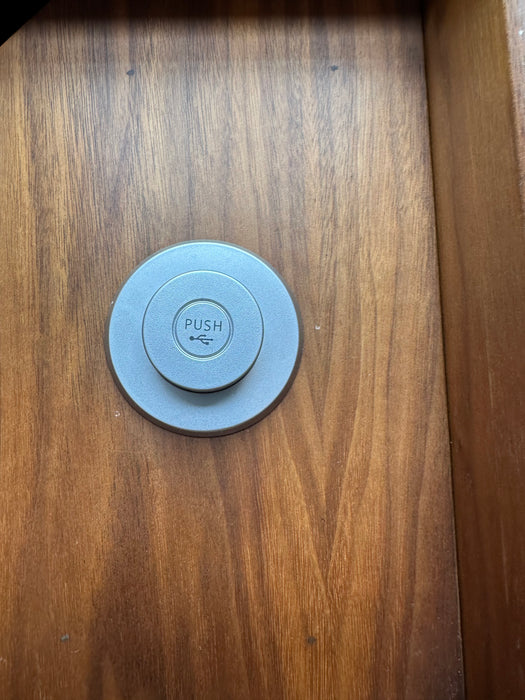 Sofá com Mesa Embutida e Tomada USB