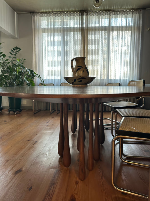 Mesa de Jantar "Chuva" Oval  – Léo Romano para Arquivo Contemporâneo