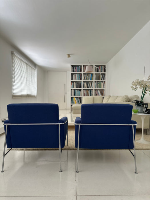 Par de Poltronas "Series 3300" - Arne Jacobsen para Fritz Hansen