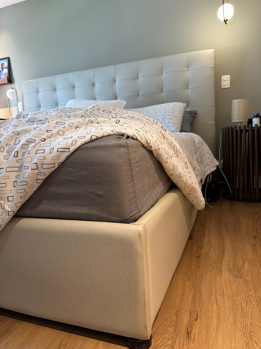 Cama King Size em Couro Natural (colchão Incluso)