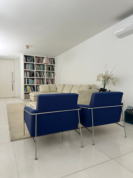 Par de Poltronas "Series 3300" - Arne Jacobsen para Fritz Hansen