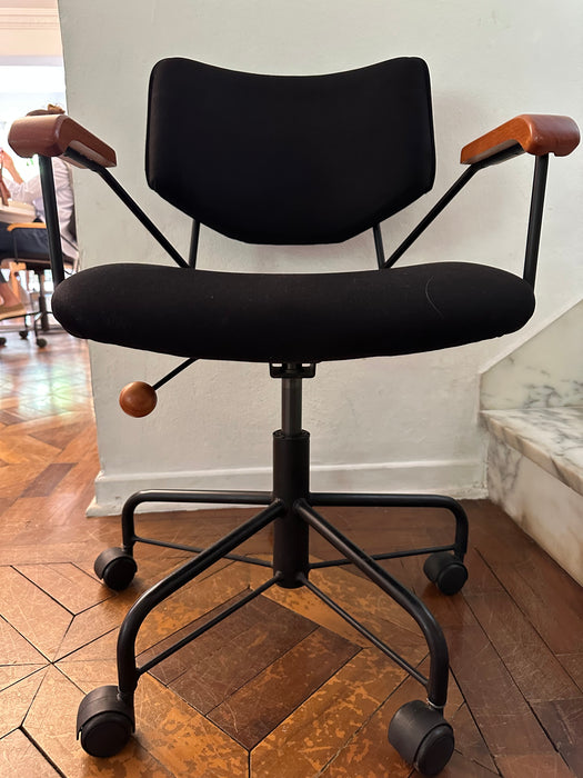 Conjunto com 4 Cadeiras "Serafina" – Fernando Jaeger