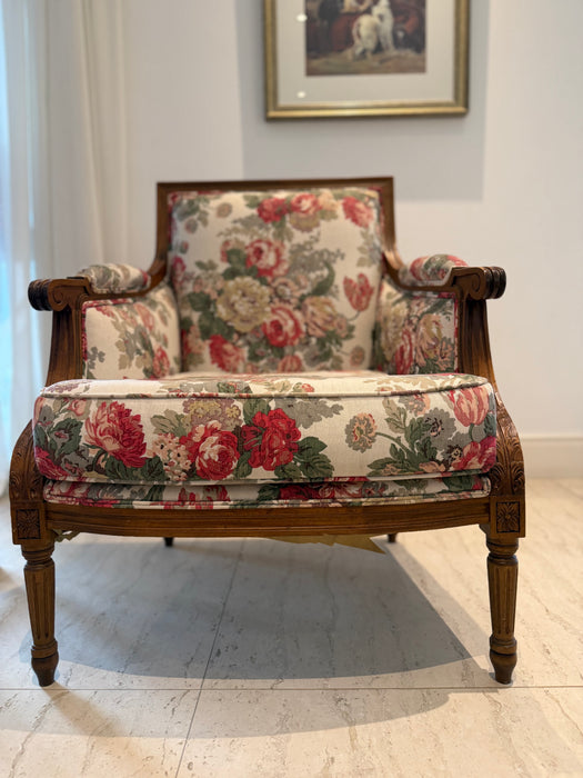 Par de Poltronas Clássicas em Tecido Floral