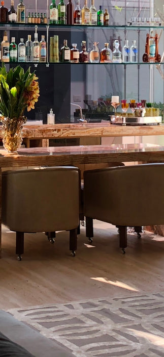 Conjunto de 4 Poltronas em Couro com Rodízios
