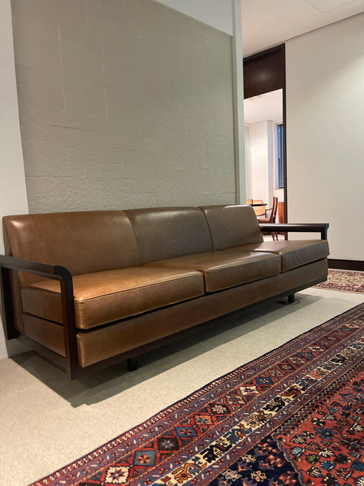 Sofá “M3” em Couro – Branco & Preto para Etel