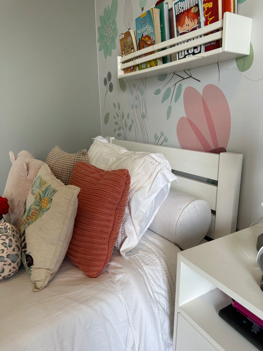 Quarto Infantil para 2 pessoas ( Inclui: 2 Camas Infantil (colchão Incluso) + Par de Mesas laterais + Par de Estantes + Par de Escrivaninhas)
