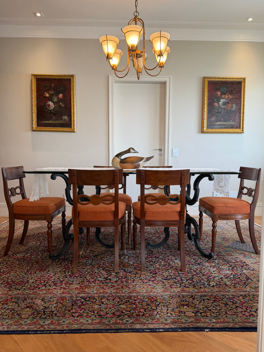Mesa de Jantar com Tampo de Vidro e Pés em Ferro