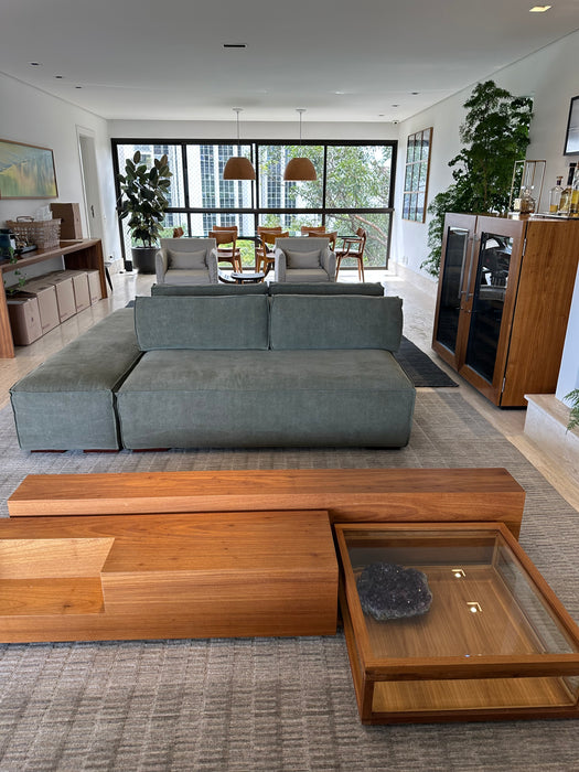 Mesa de Centro "Plana" – Juliana Llussá e Marcus Ferreira para Decameron