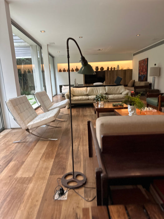 Poltrona “Barcelona” em – Ludwig Mies van der Rohe para Montenapoleone