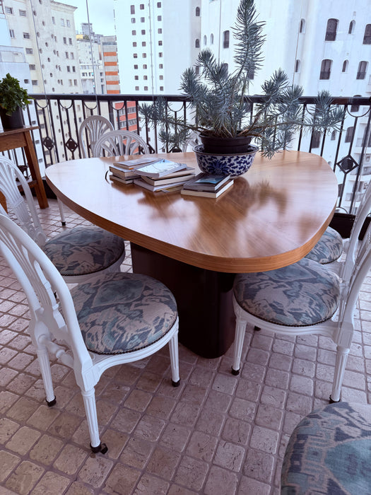 Mesa de Jantar em Formato Orgânico