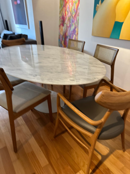 Mesa de Jantar "Saarinen"